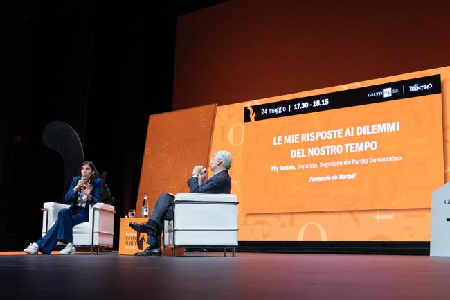 La segretaria del PD Elly Schlein al Teatro Sociale di Trento con Ferruccio De Bortoli